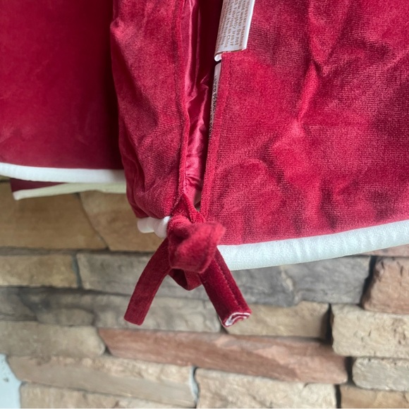 34th & Pine red white trim Christmas tree skirt NWT - Picture 4 of 10